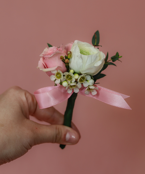 BUBBLEGUM BLISS BOUTONNIERE