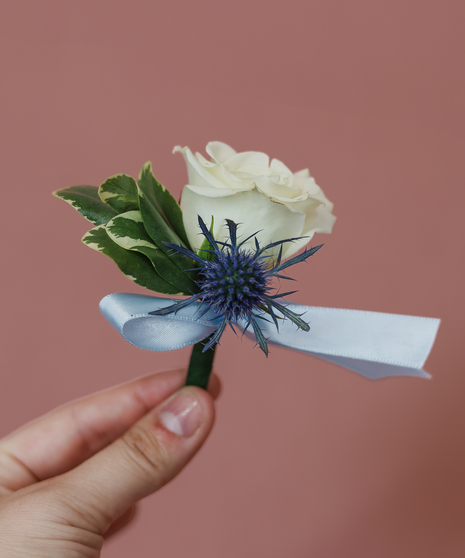 COTTON CANDY CLOUD BOUTONNIERE