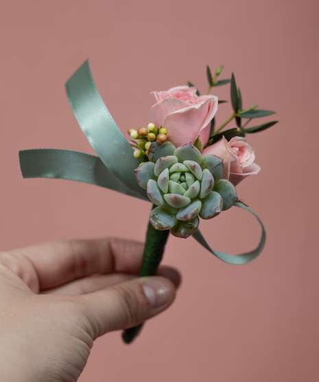 PISTACHIO PARADISE BOUTONNIERE